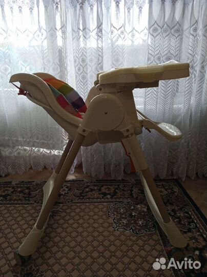 Стульчик для кормления и памперсы