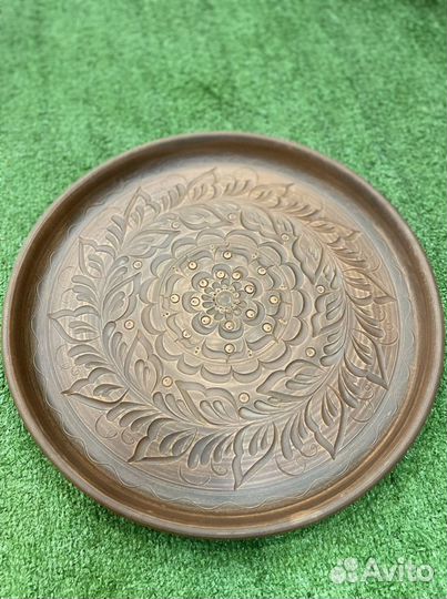 Тарелка из красной глины