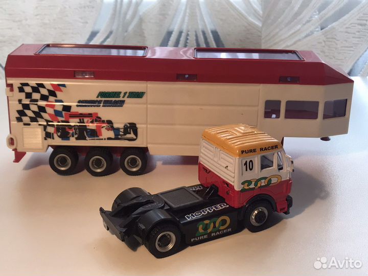 Модель тягача Mercedes с прицепом