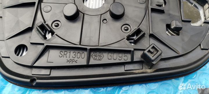 Стекло водительского зеркала Toyota RAV4 -4