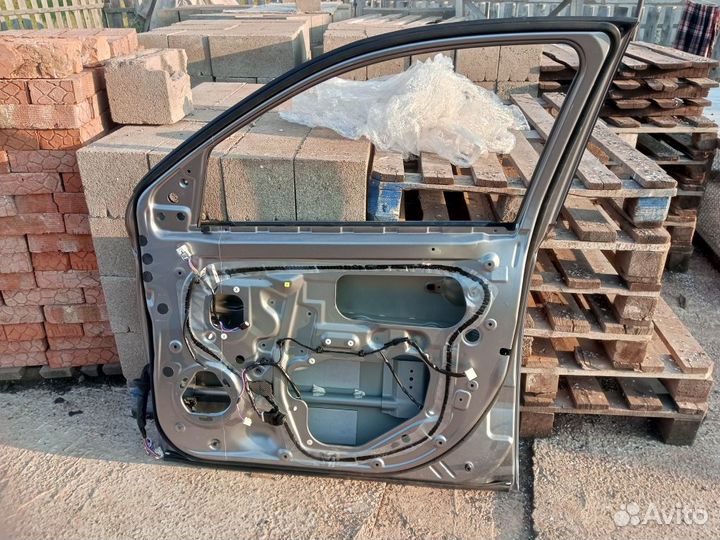 Дверь передняя правая Mitsubishi Outlander