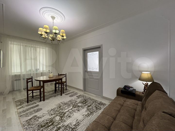 2-к. квартира, 43 м², 1/3 эт.