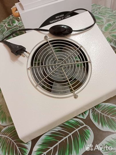 Пылесос настольный для маникюра