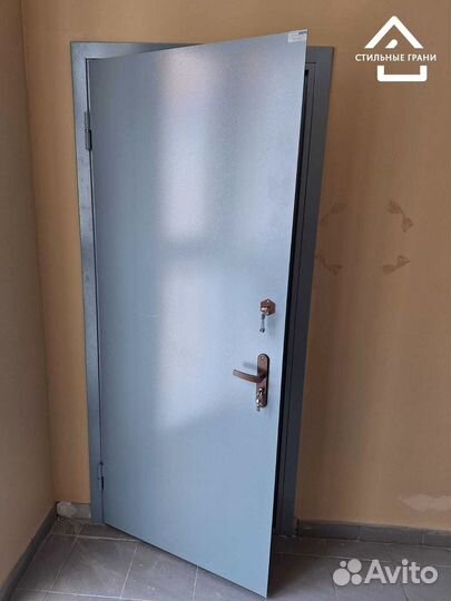 Дверь стальная техническая