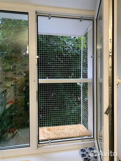 Кошка на окошке (балкон для выгула кошек)