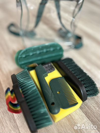 Набор щеток для лошади