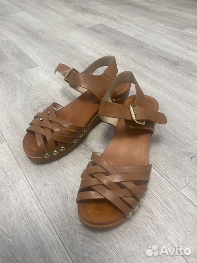 Сандалии женские