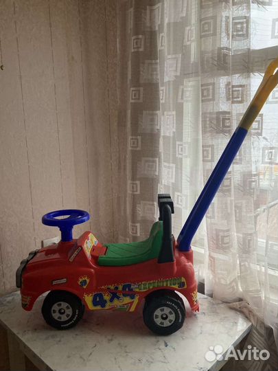 Детская машинка каталка с ручкой