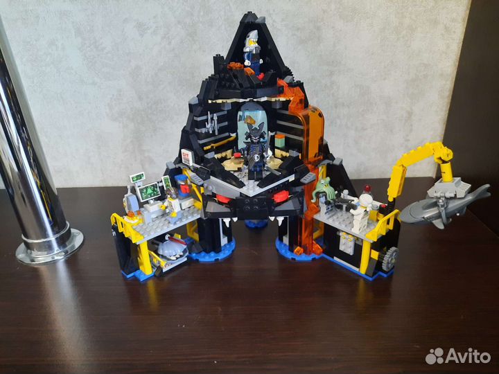 Lego ninjago Логово Гармодона в вулкане