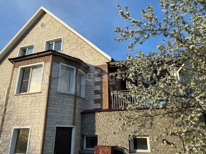 Коттедж 244,8 м² на участке 14,2 сот.