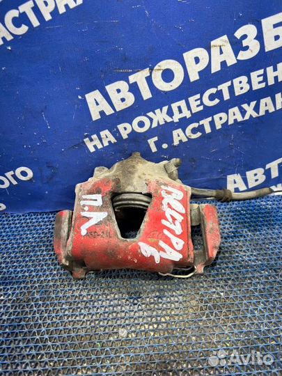 Передний левый суппорт Opel Vectra B седан 1998