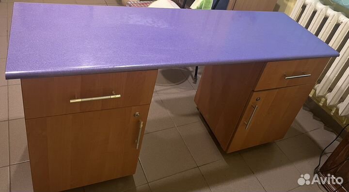 Маникюрный стол