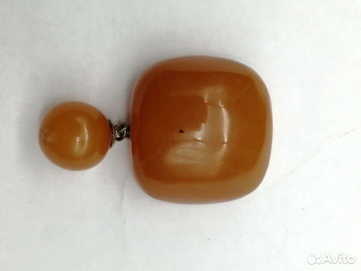 Брошь из прессованного янтаря СССР 