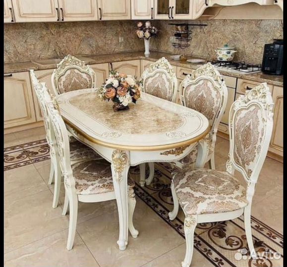 Стол и стулья