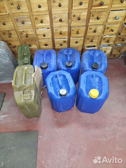 Канистры 20,10 литров