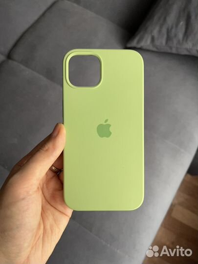 Чехлы на телефон iPhone 13