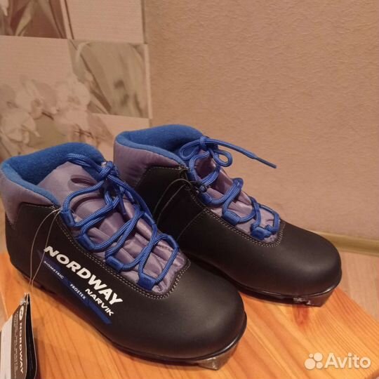 Лыжные ботинки 37,5 размер, новые