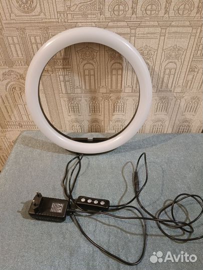 Штатив и кольцевая лампа