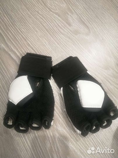 Боксерские перчатки