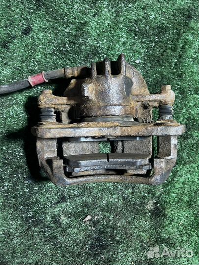 Суппорт передний левый Mitsubishi Space Star