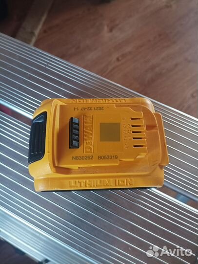 Продам аккумулятор DeWalt