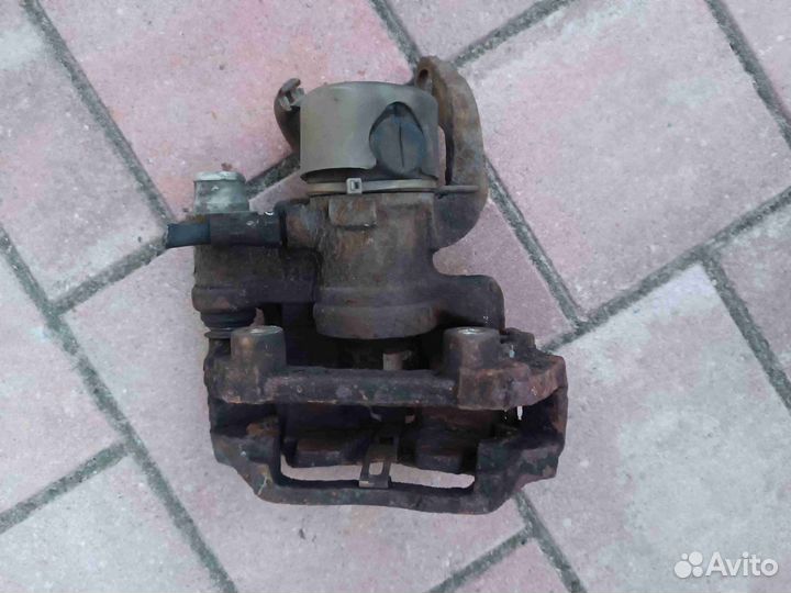 Суппорт задний правый