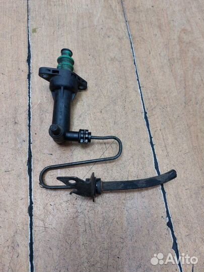 Рабочий цилиндр сцепления Volkswagen Golf 5 2005