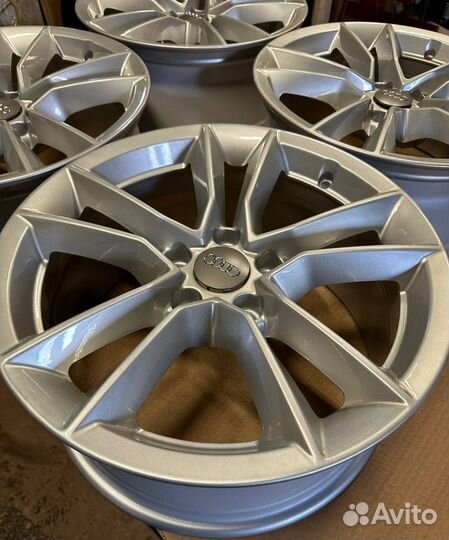 Диски литые Audi R17 8W0601025AG
