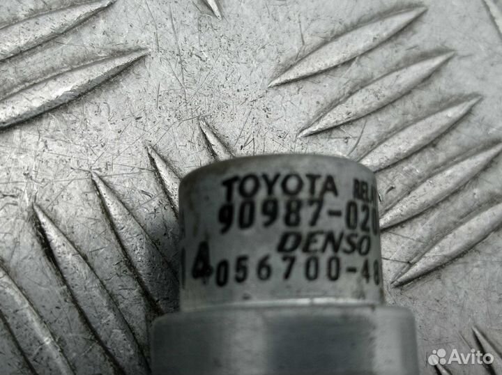 Реле Toyota Land Cruiser 100 9098702004