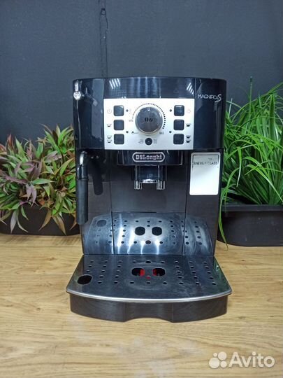 Кофемашина delonghi magnifica s