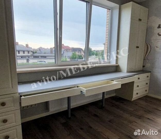 Рабочая зона у окна