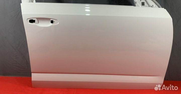 Дверь передний правая Skoda Octavia 2013-2020 белы