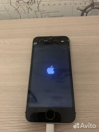 Телефон iPhone se 32 gb