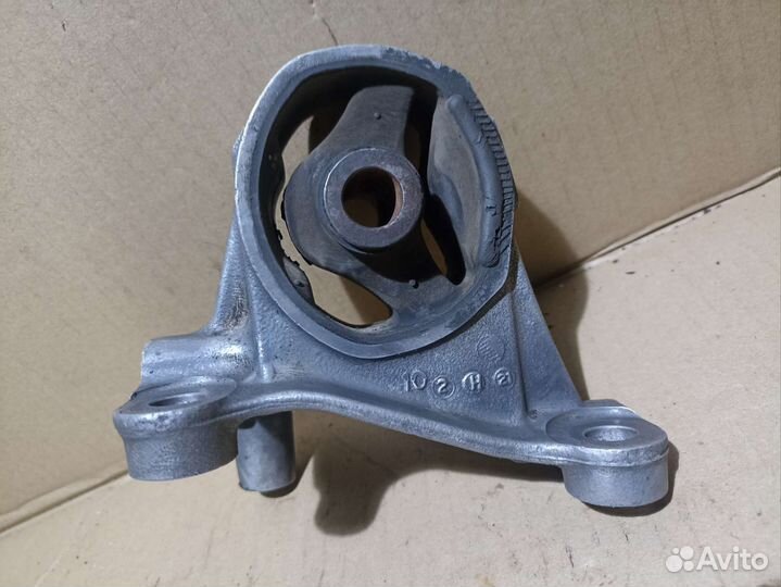 Подушка крепления двигателя Honda Civic D14Z6