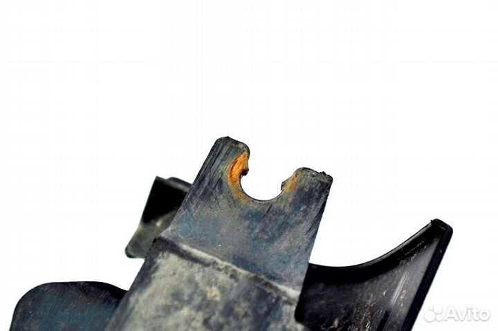 Пластиковая накладка под лобовым стеклом правая ча