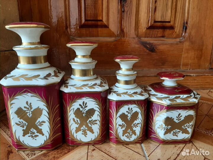 Антикварный набор (флаконы) для парфюма