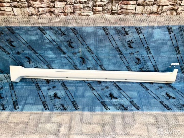 Накладка подножки левая Toyota Land Cruiser 200