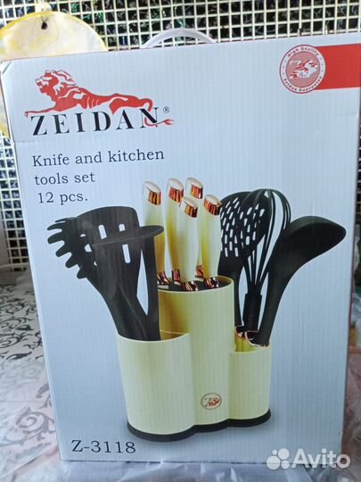 Набор ножей и кухонных аксессуаров. новый