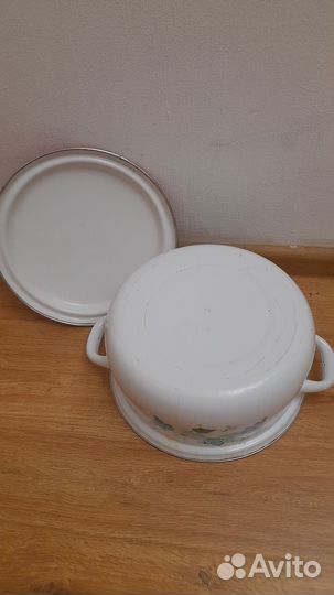 Кастрюля эмалированная
