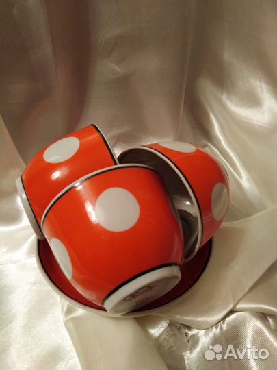 Сервиз красный в белый горох