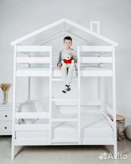 Детская кровать из массива