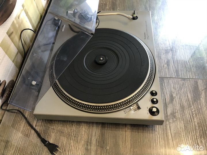 Проигрыватель винила Technics SL 1700