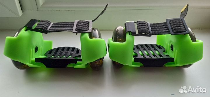 Ролики на обувь светящиеся,новые