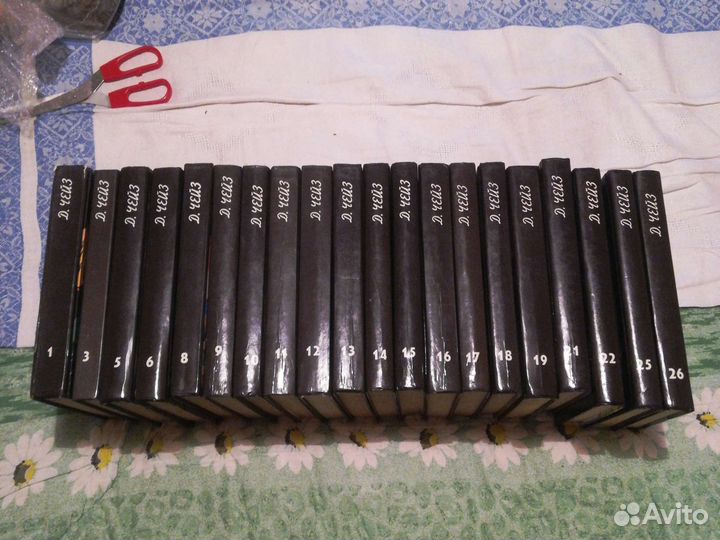 Книги. Зарубежные и российские детективы