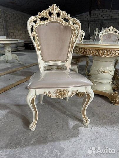 Стол и стулья