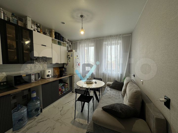 2-к. квартира, 65 м², 13/17 эт.