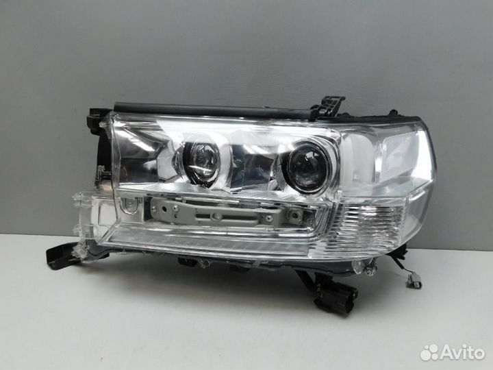 Фара левая Toyota Land Cruiser