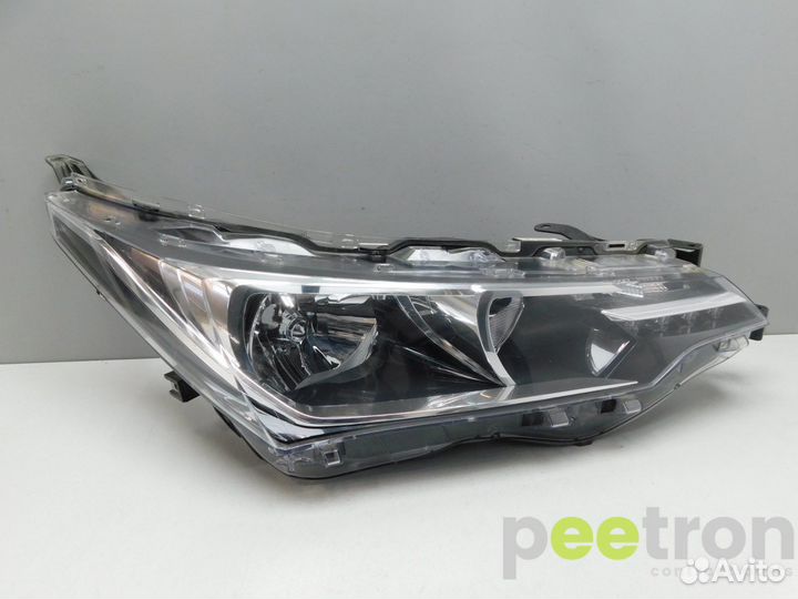 Б/У Б/У Фара правая б/у 8111002L50 toyota