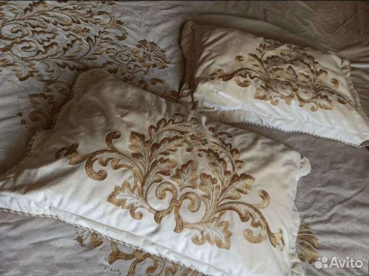 Покрывало на кровать roberto cavalli,бархат Эмират