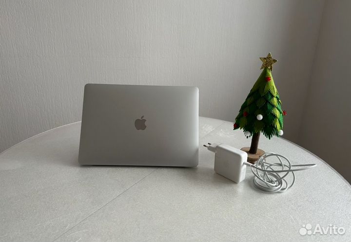 Apple macbook pro 13 2017 8/256